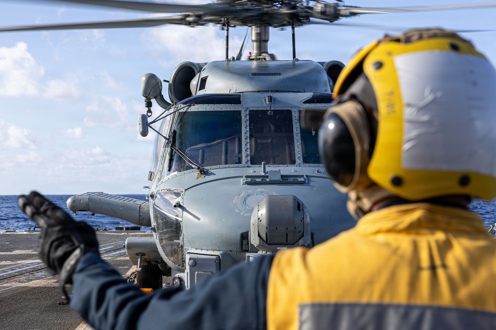 USS Mustin conducts flight operations