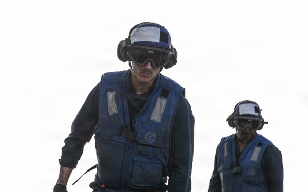 USS Mustin conducts flight operations
