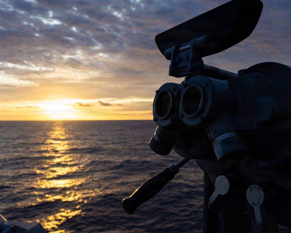 USS Mustin conducts bridge operations