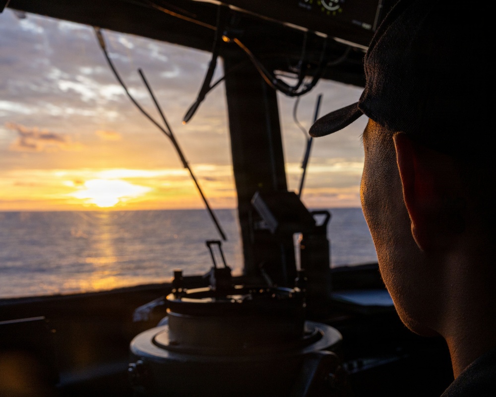 USS Mustin conducts bridge operations