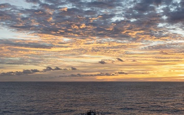 USS Mustin conducts bridge operations