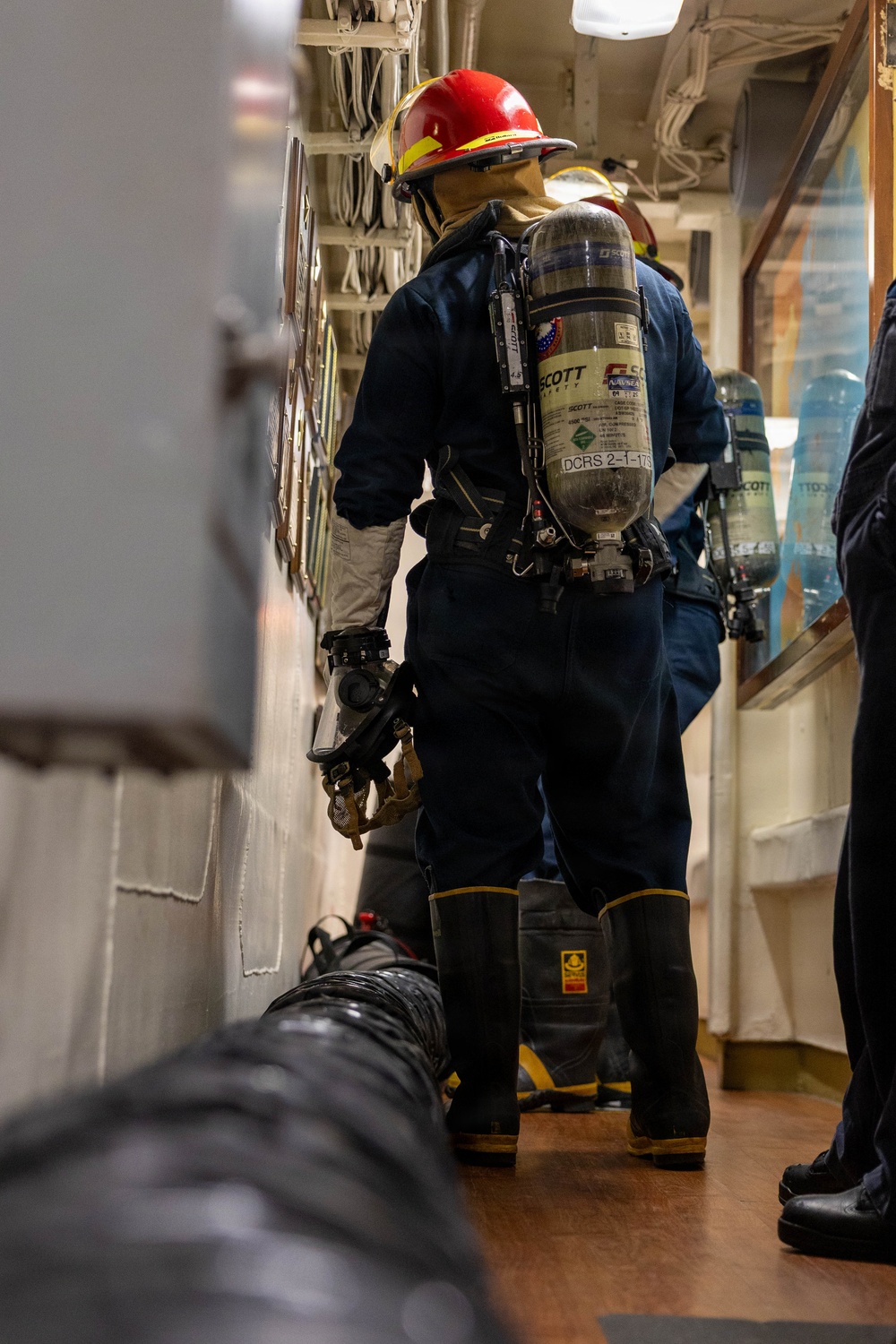 USS Mustin conducts an integrated training team drill