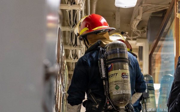 USS Mustin conducts an intergrated training team drill
