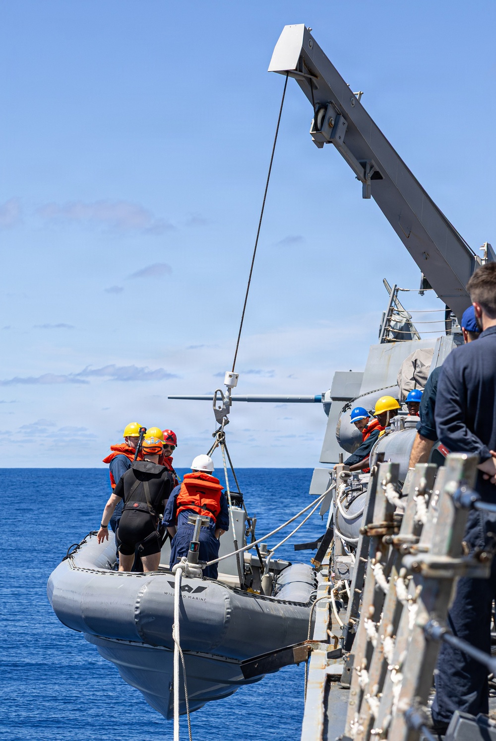 USS Mustin conducts an integrated training team drill