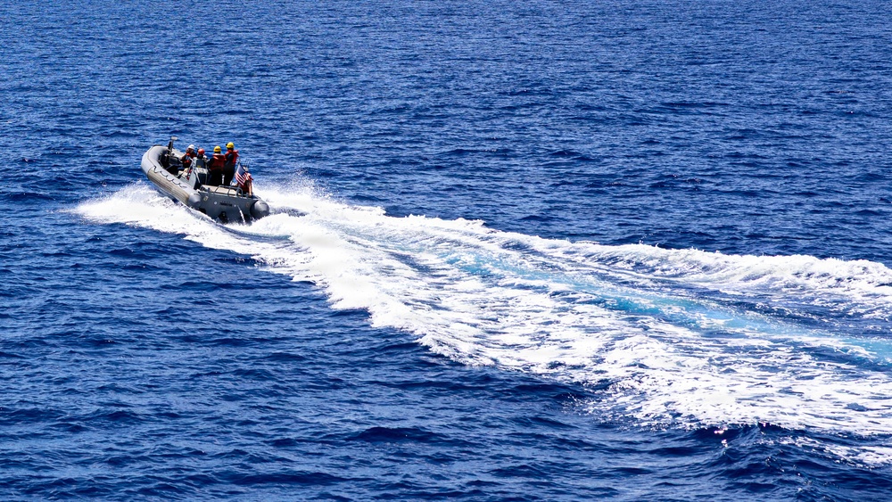 USS Mustin conducts an integrated training team drill