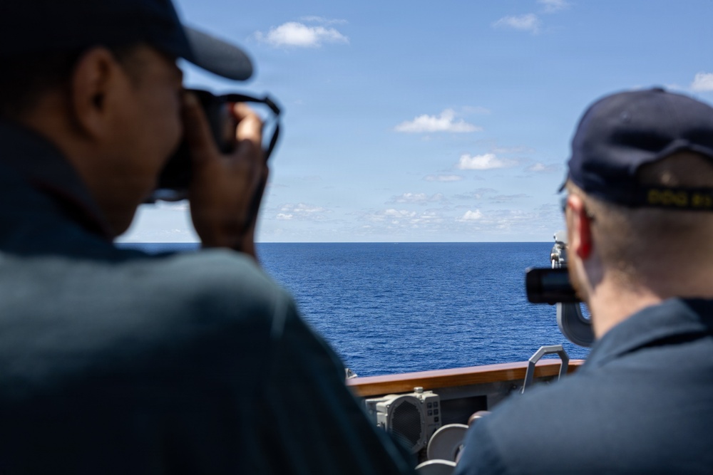 USS Mustin conducts an integrated training team drill