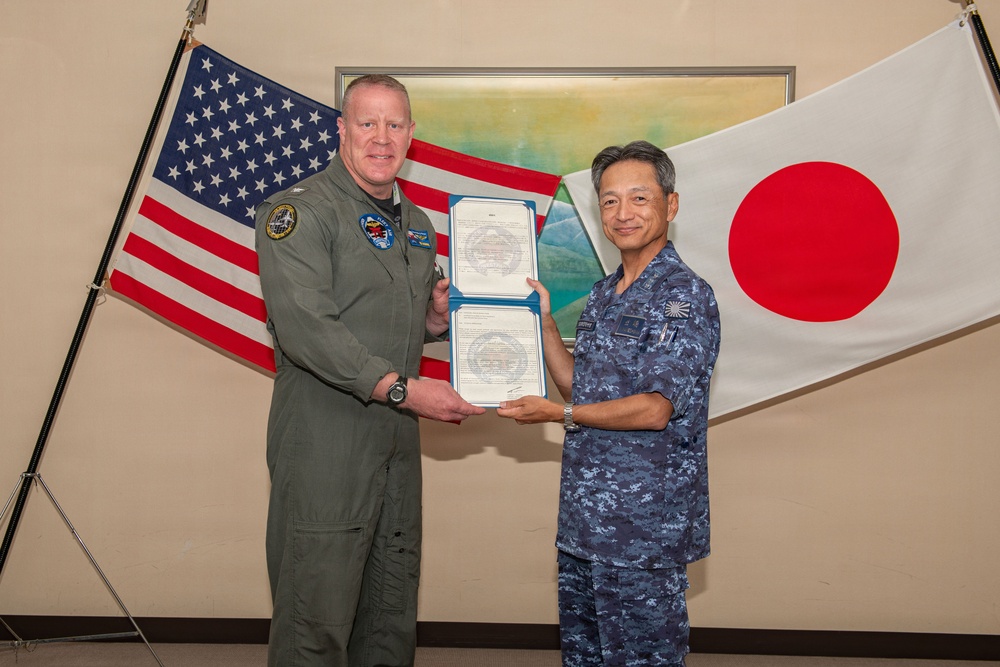 Letter of Appreciation Presentation at the JMSDF Fleet Air Forces Headquarters