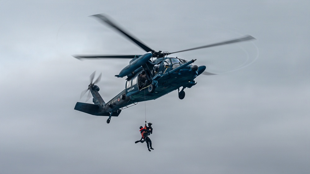 Bridging air and sea for joint rescue coordination in Cope Angel 26-1