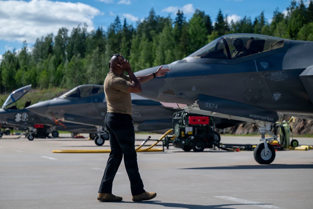 Leading from the Flightline: 48th OG Command Team Launches Sorties in Finland