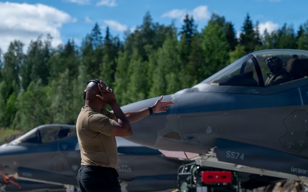 Leading from the Flightline: 48th OG Command Team Launches Sorties in Finland