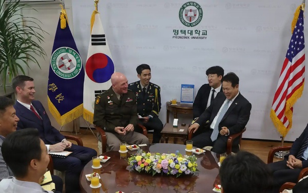 Eighth Army Commanding General Speaks at Pyeongtaek University on the Future of the U.S.-ROK Alliance