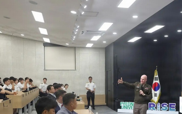 Eighth Army Commanding General Speaks at Pyeongtaek University on the Future of the U.S.-ROK Alliance