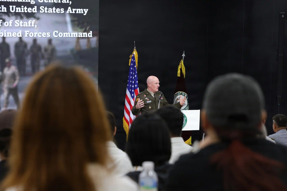 Eighth Army Commanding General Speaks at Pyeongtaek University on the Future of the U.S.-ROK Alliance