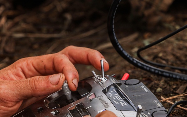 3rd Littoral Combat Team trains with attack drones and snipers in the Philippines