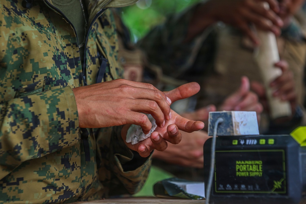 3rd Littoral Combat Team trains with attack drones and snipers in the Philippines