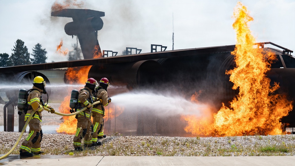 Incirlik Firefighter train with command team