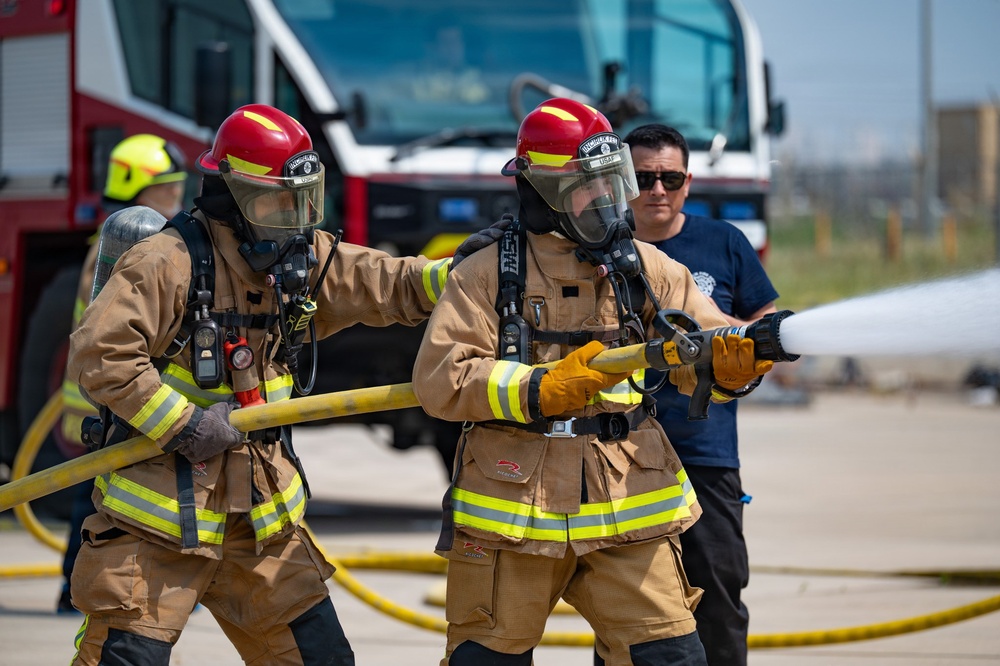 Incirlik Firefighters train with command team
