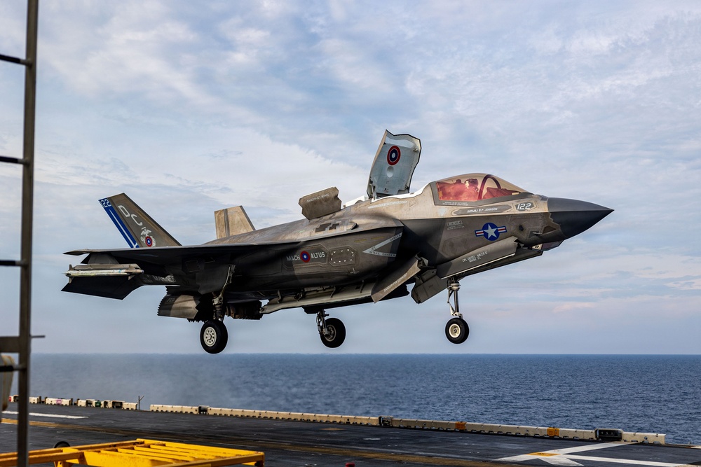 11th MEU Marines, Sailors Conduct Flight Operations Aboard USS Boxer