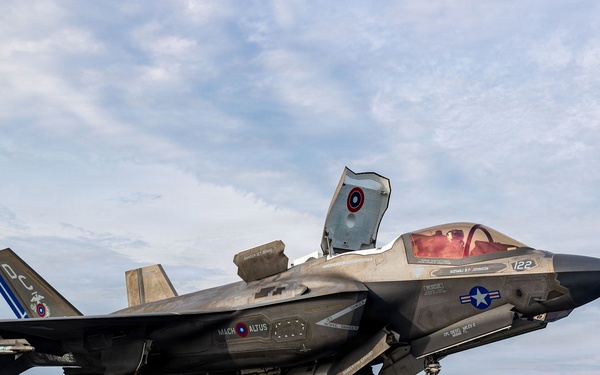 11th MEU Marines, Sailors Conduct Flight Operations Aboard USS Boxer