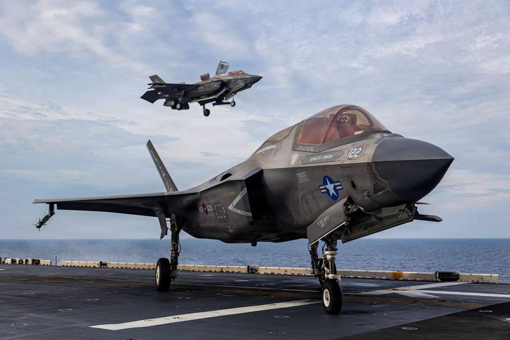 11th MEU Marines, Sailors Conduct Flight Operations Aboard USS Boxer