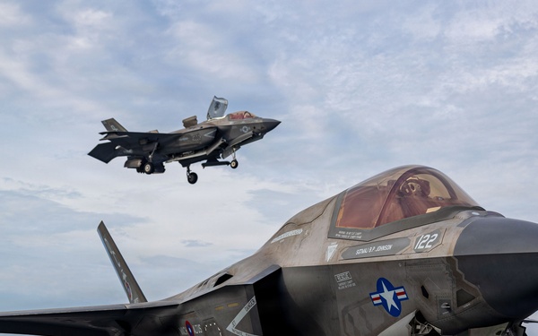 11th MEU Marines, Sailors Conduct Flight Operations Aboard USS Boxer