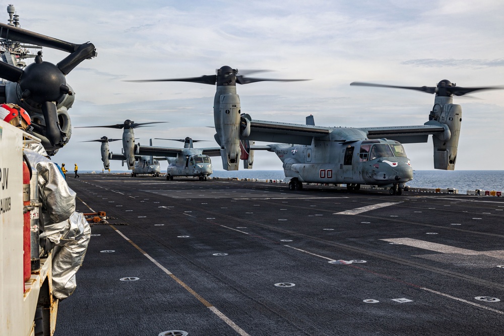 11th MEU Marines, Sailors Conduct Flight Operations Aboard USS Boxer