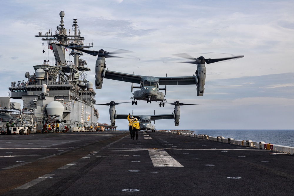11th MEU Marines, Sailors Conduct Flight Operations Aboard USS Boxer