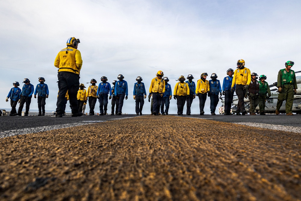 11th MEU Marines, Sailors Conduct Flight Operations Aboard USS Boxer