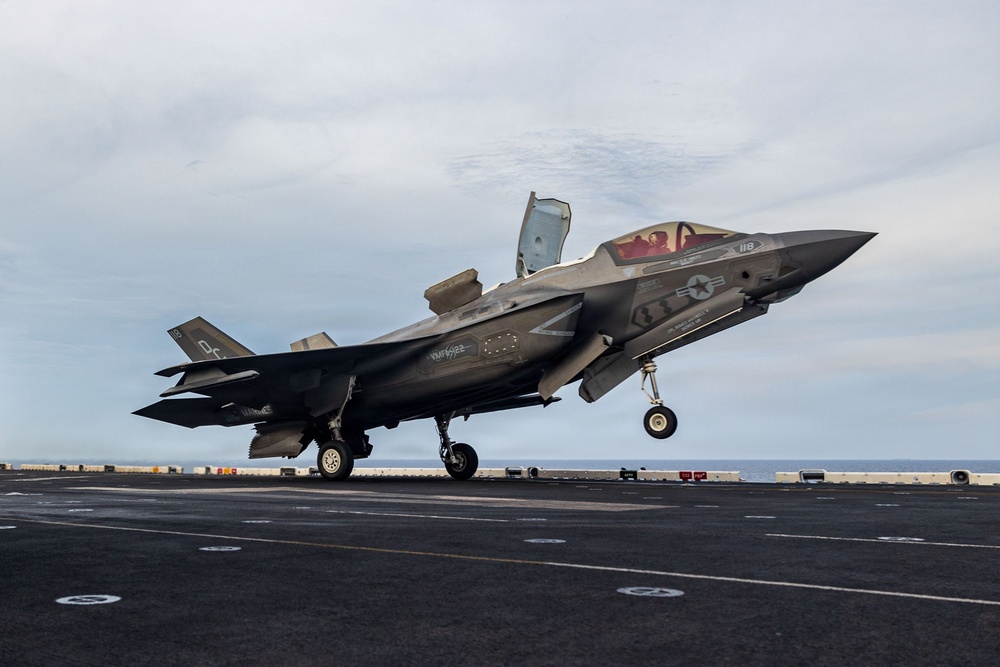 11th MEU Marines, Sailors Conduct Flight Operations Aboard USS Boxer