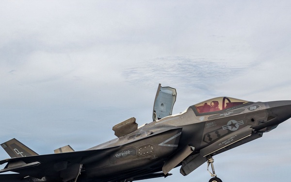 11th MEU Marines, Sailors Conduct Flight Operations Aboard USS Boxer