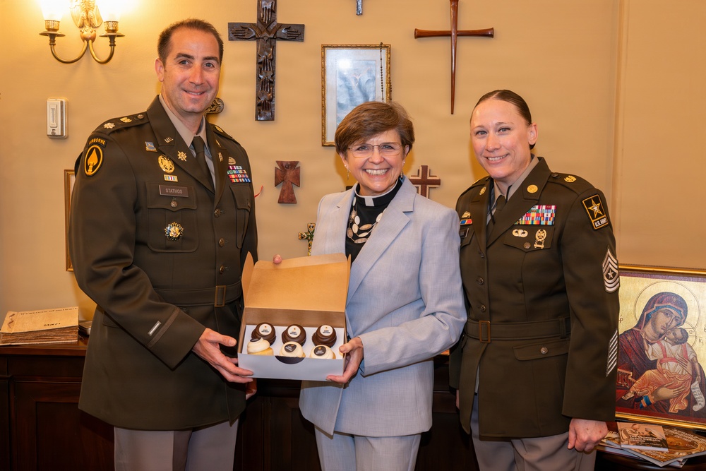 Capitol Hill Cupcake Delivery honoring the U.S. Army’s 251st Birthday