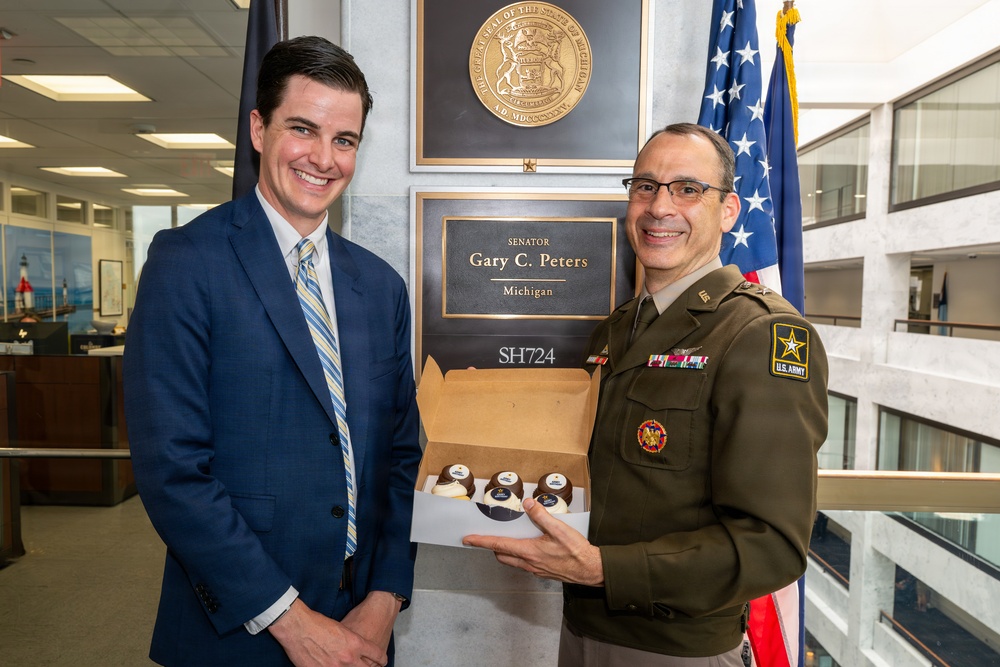 Capitol Hill Cupcake Delivery honoring the U.S. Army’s 251st Birthday
