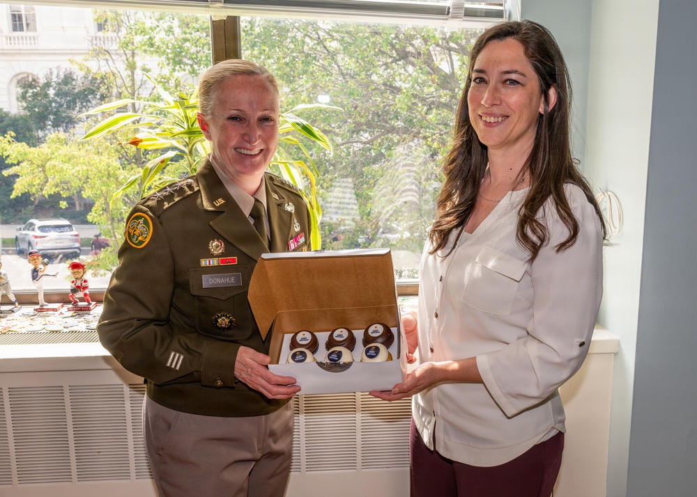 Capitol Hill Cupcake Delivery honoring the U.S. Army’s 251st Birthday