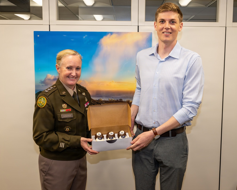 Capitol Hill Cupcake Delivery honoring the U.S. Army’s 251st Birthday