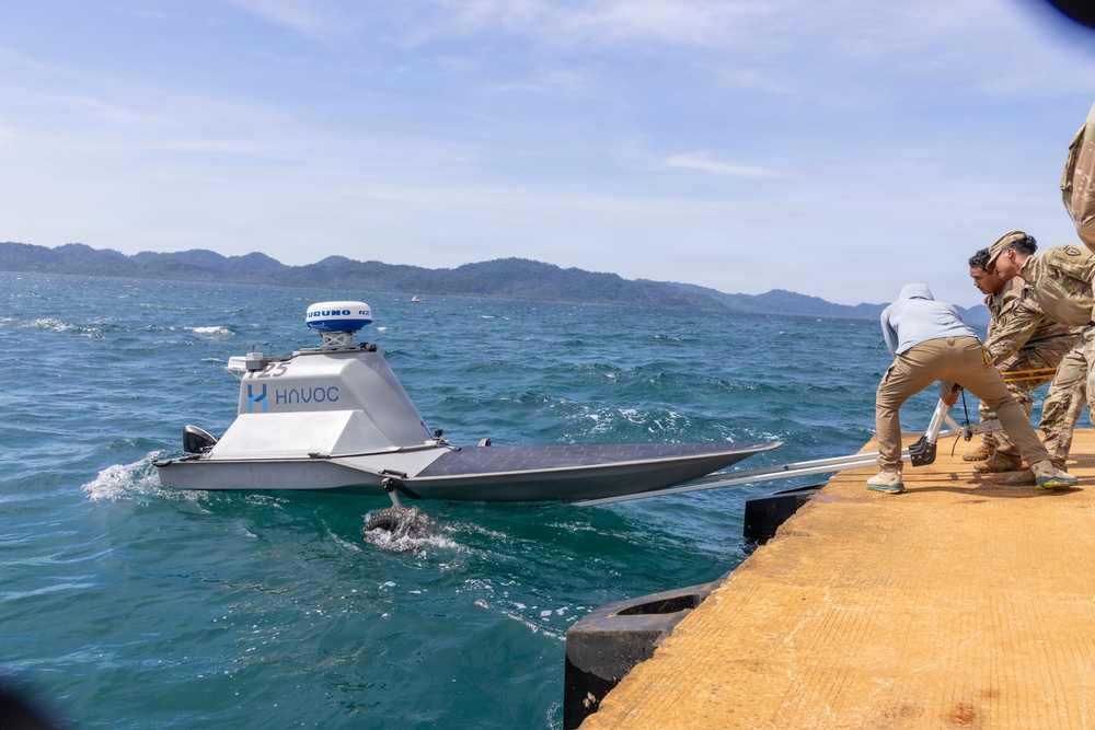 Salaknib 2026: U.S. Soldiers Launch Unmanned Surface Vessels in the Philippines