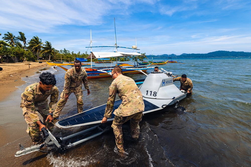 Salaknib 2026: U.S. Soldiers Launch Unmanned Surface Vessels in the Philippines