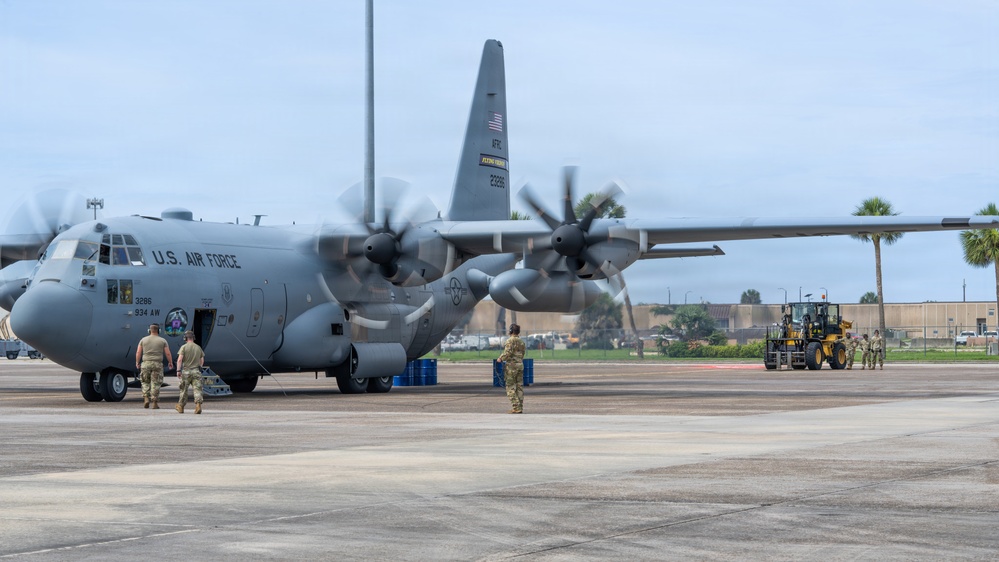 325th LRS Airmen conduct combat offload Method B training at Tyndall AFB