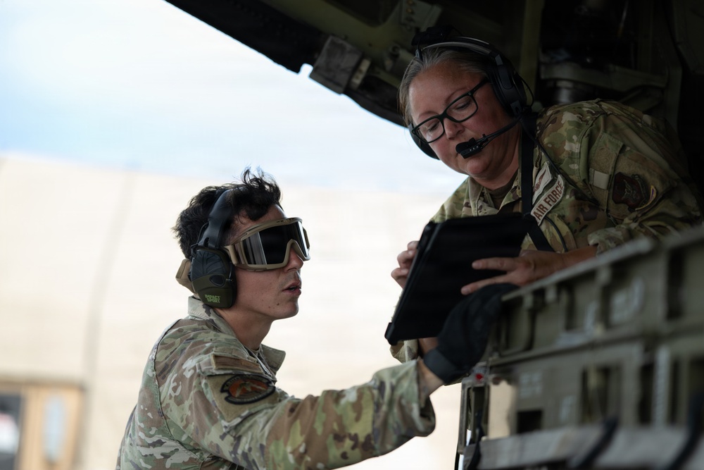325th LRS Airmen conduct combat offload Method B training at Tyndall AFB
