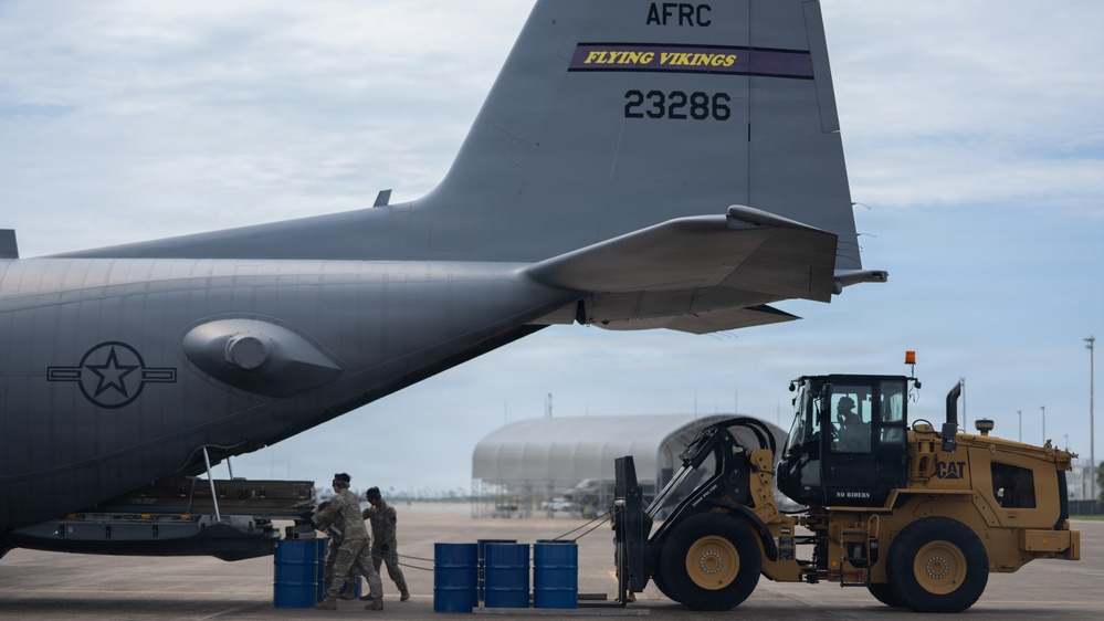 325th LRS Airmen conduct combat offload Method B training at Tyndall AFB