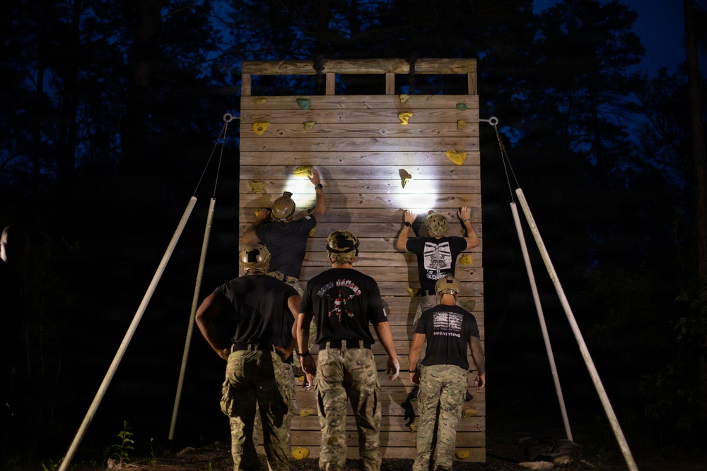 7th Special Forces Group (Airborne) Soldiers compete in Best Team competition during Red Empire Week 2026