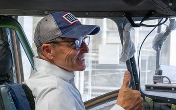 CEO of the USO visits the 145th Airlift Wing