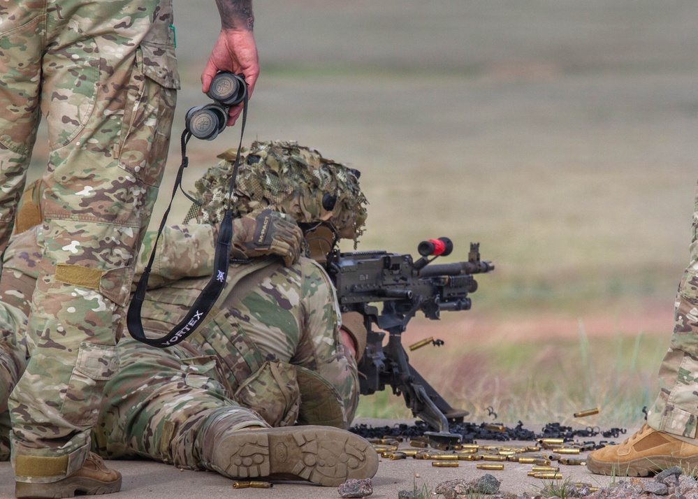 10th SFG(A) Soldiers and Green Berets Compete At The M240 Range In The Thorne Competition