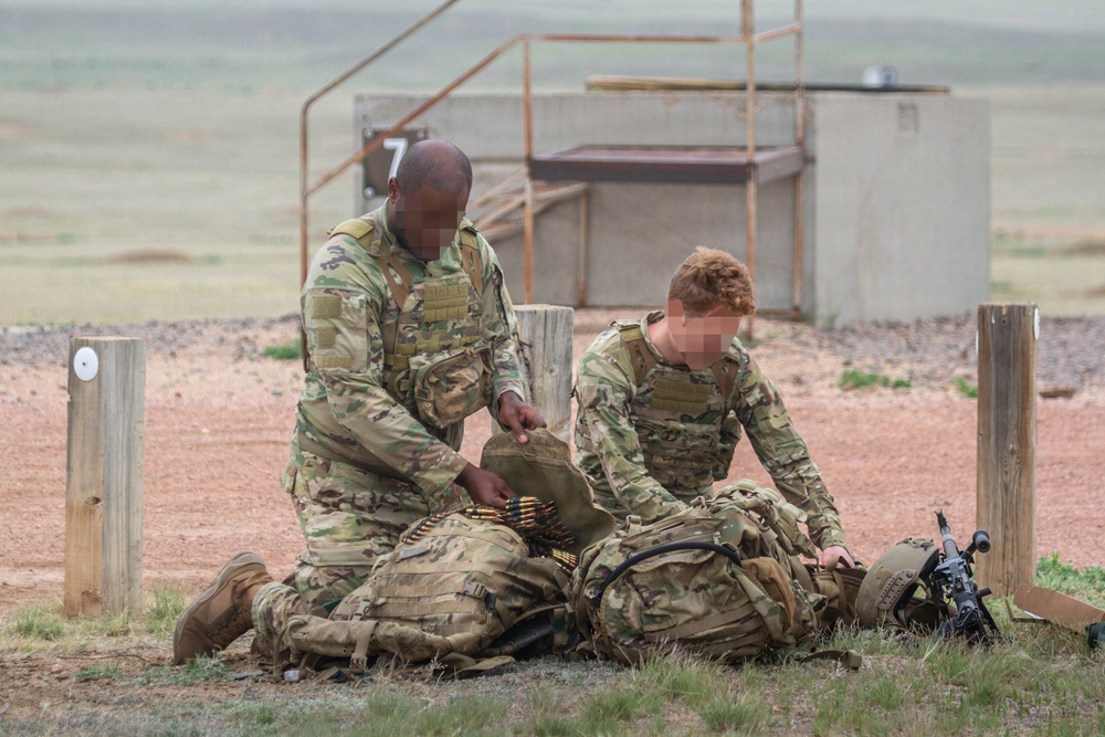 10th SFG(A) Soldiers and Green Berets Compete At The M240 Range In The Thorne Competition