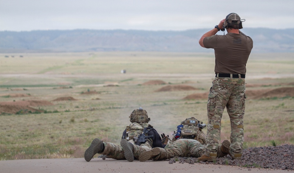 10th SFG(A) Soldiers and Green Berets Compete At The M240 Range In The Thorne Competition