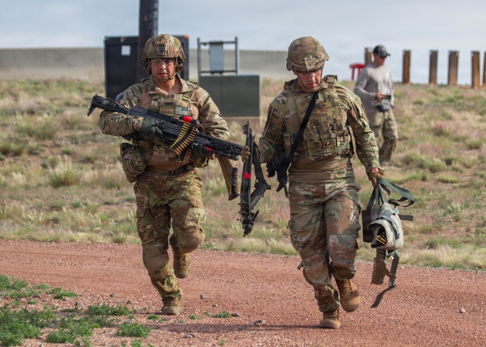 10th SFG(A) Soldiers and Green Berets Compete At The M240 Range In The Thorne Competition
