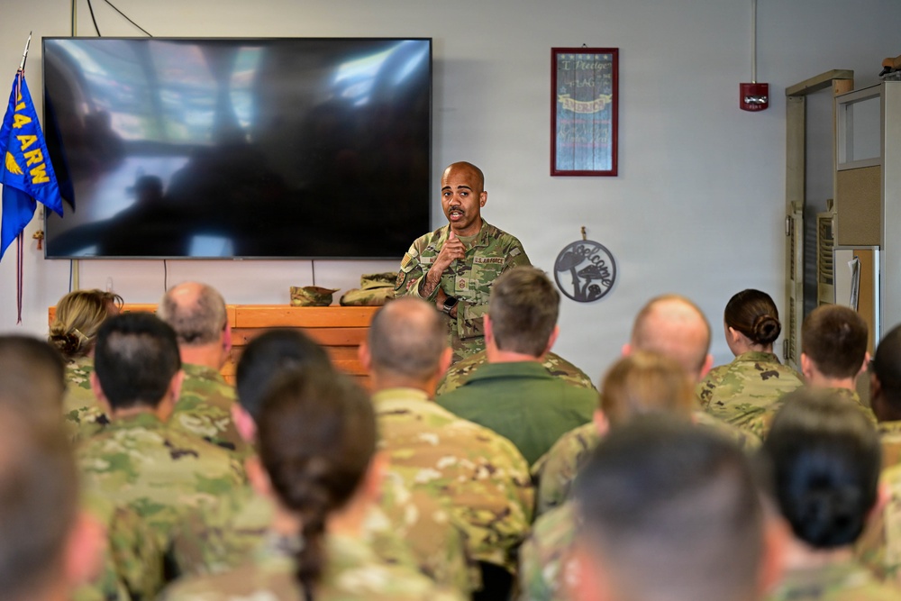AFRC COMMAND CHIEF NUÑEZ VISITS NIAGARA TO ENGAGE WITH 914 ARW AIRMEN