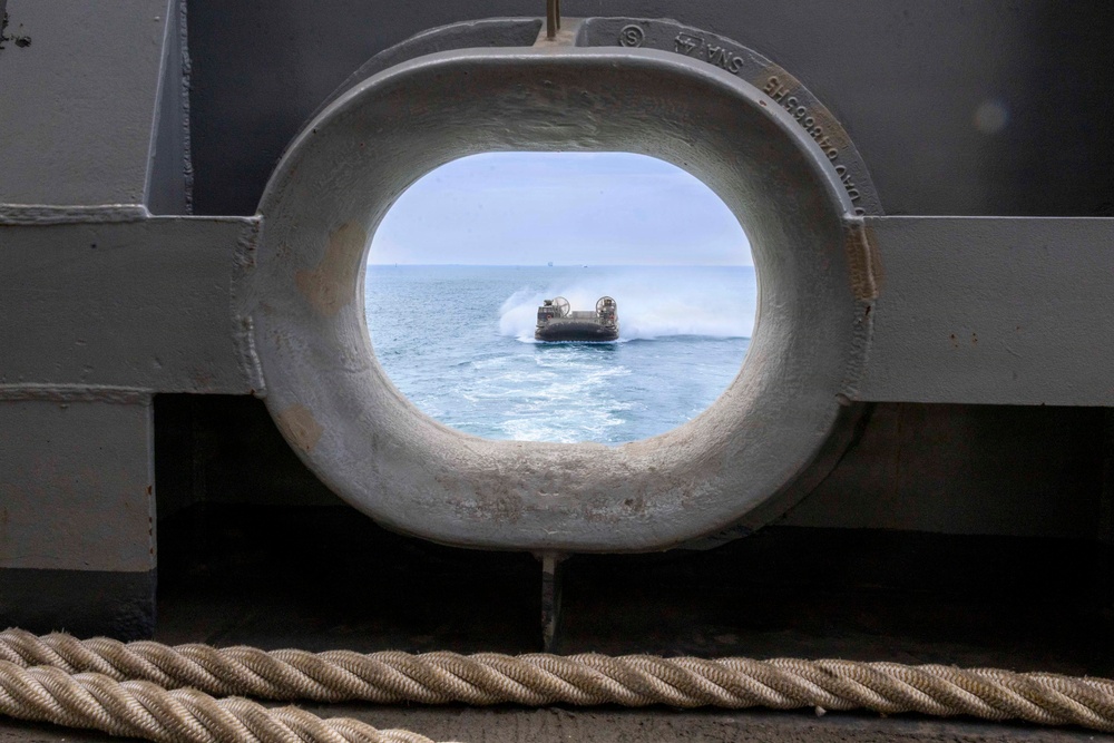 Kearsarge Conducts Well Deck Operations