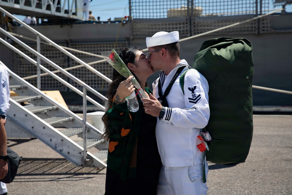 USS Cleveland Arrives at Naval Station Mayport