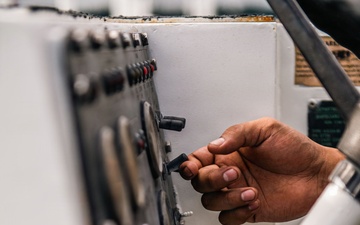 Ronald Reagan Sailors Perform Maintenance
