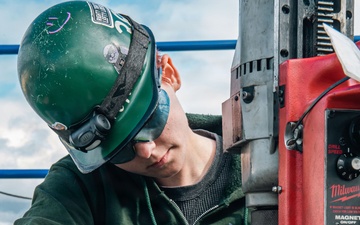 Ronald Reagan Sailors Perform Maintenance